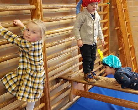 Sint en Piet in de gymzaal
