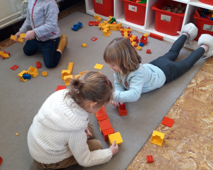 Een dagje in het 2° kleuter. Spelen in de hoekjes