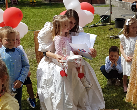 Feest voor juf Leen die gaat trouwen