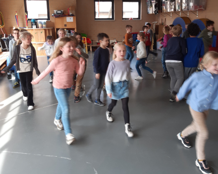 Dansen met het vierde leerjaar