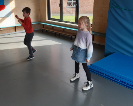Samen dansen met het tweede leerjaar 