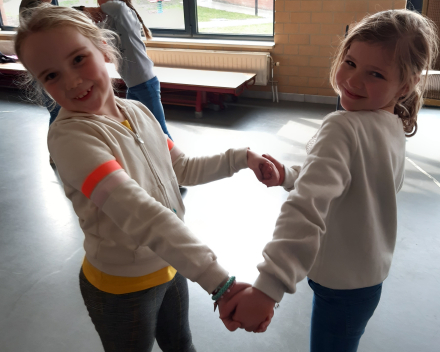Samen dansen met het tweede leerjaar 