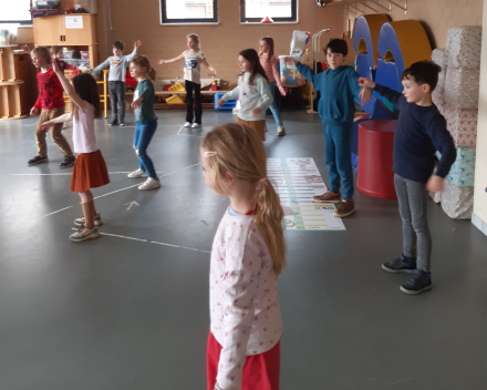 Samen dansen met het tweede leerjaar 