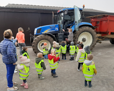 Naar de boerderij 