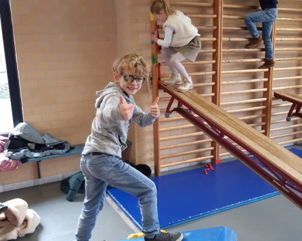 Net als de turnpieten het parcour oefenen!