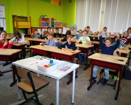 Klasoverschrijdend werken - Vriendschapsbandjes maken