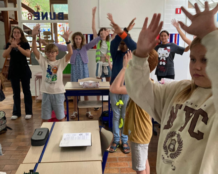 Klasoverschrijdend werken: dansen & zingen.