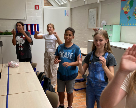 Klasoverschrijdend werken: dansen & zingen.