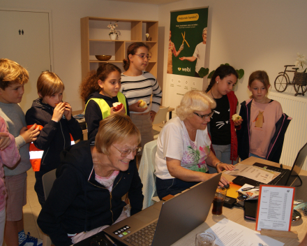 Met de klas op bezoek in het lokaal dienstcentrum Flora te Oedelem