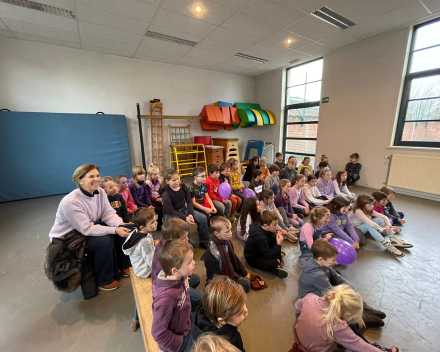 Ons schoolthema; een verhaal vol kleur: paars staat voor piekeren/ bang zijn.