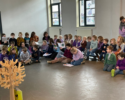 Ons schoolthema; een verhaal vol kleur: paars staat voor piekeren/ bang zijn.