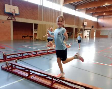De Sint en piet in de sportzaal