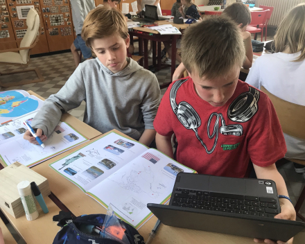 Opzoekwerk tijdens de lessen WO