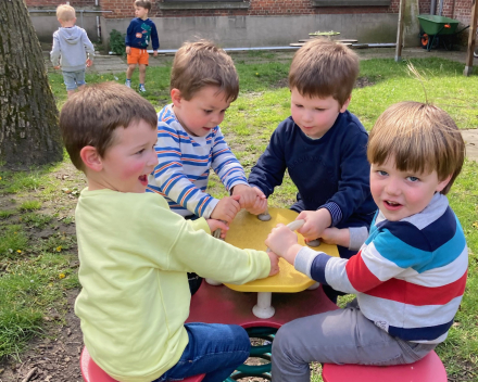 Spelen in de tuin 🌞