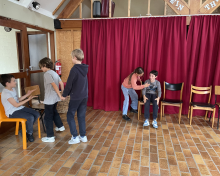 Muzische carrousel: een les drama bij juf Inge!