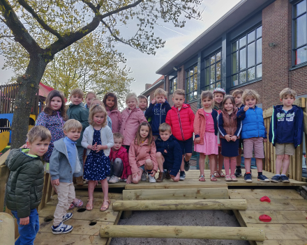 Joepie, nieuwe speeltoestellen in onze tuin! Dankjewel directeur en ouderraad!👏👏👏