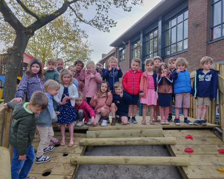 Joepie, nieuwe speeltoestellen in onze tuin! Dankjewel directeur en ouderraad!👏👏👏