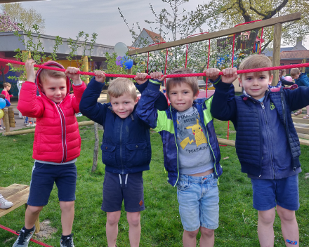 Joepie, nieuwe speeltoestellen in onze tuin! Dankjewel directeur en ouderraad!👏👏👏