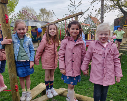 Joepie, nieuwe speeltoestellen in onze tuin! Dankjewel directeur en ouderraad!👏👏👏