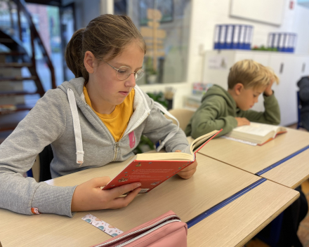 Lezen tijdens het leeskwartier.