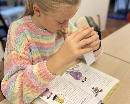 Lezen tijdens het leeskwartier.
