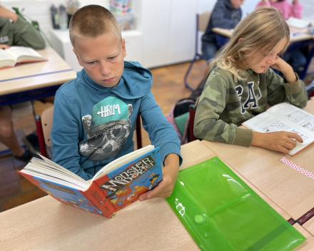 Lezen tijdens het leeskwartier.