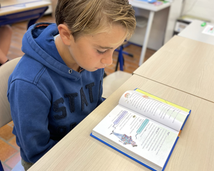 Lezen tijdens het leeskwartier.