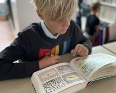 Lezen tijdens het leeskwartier.