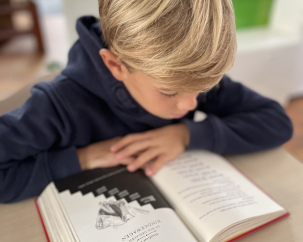 Lezen tijdens het leeskwartier.
