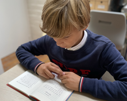 Lezen tijdens het leeskwartier.