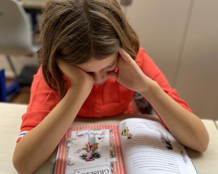 Lezen tijdens het leeskwartier.