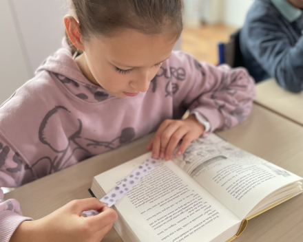 Lezen tijdens het leeskwartier.