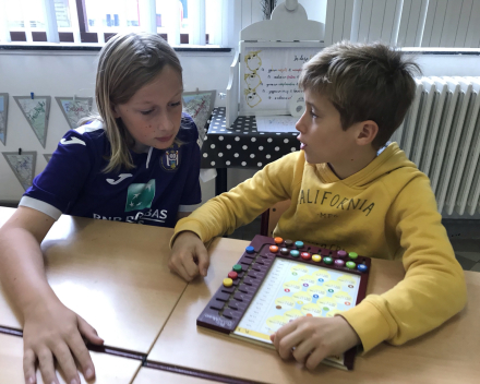 Samen sta je sterker dan alleen: samenwerken tijdens taal/wiskunde.