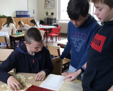 Samen sta je sterker dan alleen: samenwerken tijdens taal/wiskunde.