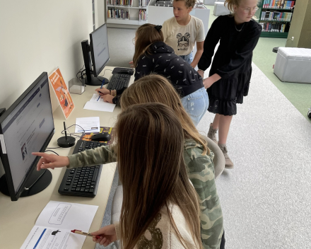 Speurneuzenspel in de bib van Beernem