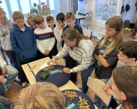 Artiest van kop tot teen: leren kantklossen!