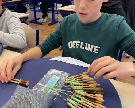 Artiest van kop tot teen: leren kantklossen!