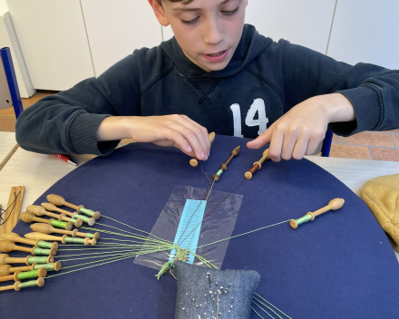 Artiest van kop tot teen: leren kantklossen!