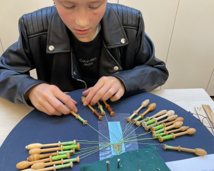 Artiest van kop tot teen: leren kantklossen!