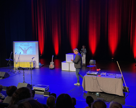 Cultuurvoorstelling: Piv Huvluv