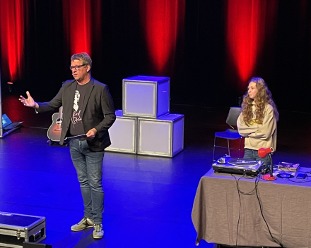 Cultuurvoorstelling: Piv Huvluv