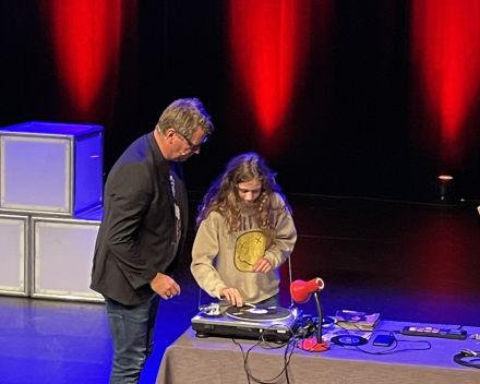 Cultuurvoorstelling: Piv Huvluv