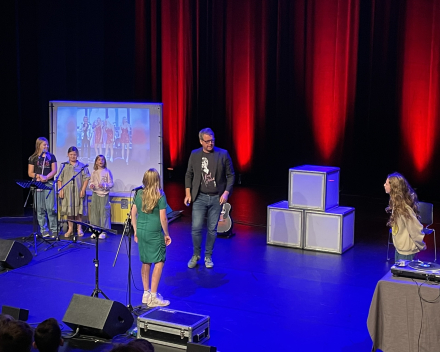 Cultuurvoorstelling: Piv Huvluv
