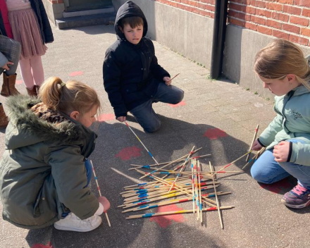 Leuk spelen met nieuw speelgoed uit de speel-o-theek.