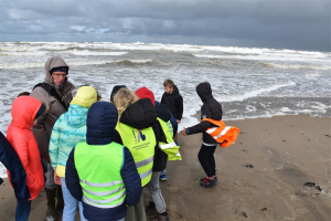 Op duinexploratie in het stormgeweld. 