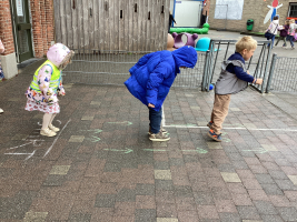 bewegend leren tijdens de buitenspeeldag