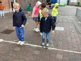 bewegend leren tijdens de buitenspeeldag